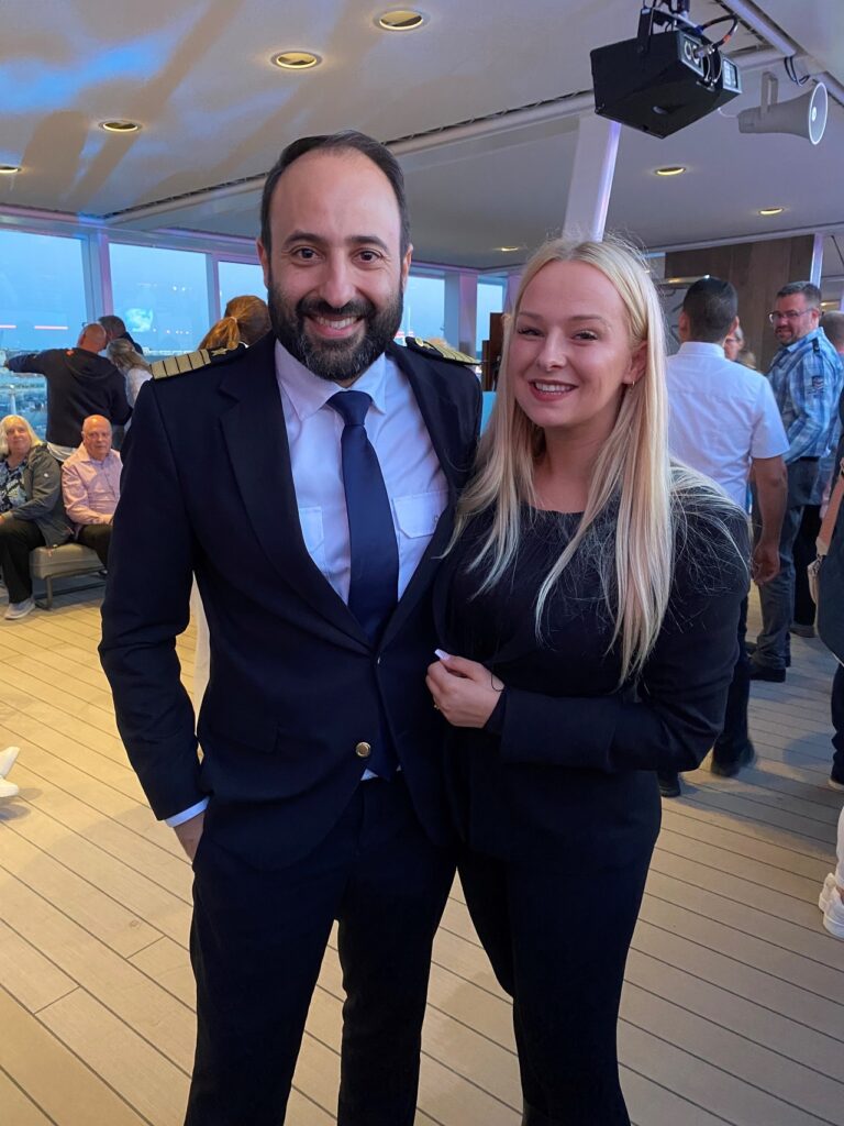 uc-unlimited-cruises-mein-schiff-7-jennifer-mit-kapitän-omar-caruana