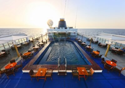 ms-hamburg-pooldeck