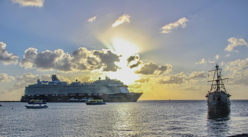 Mein Schiff 4 im Abendlicht