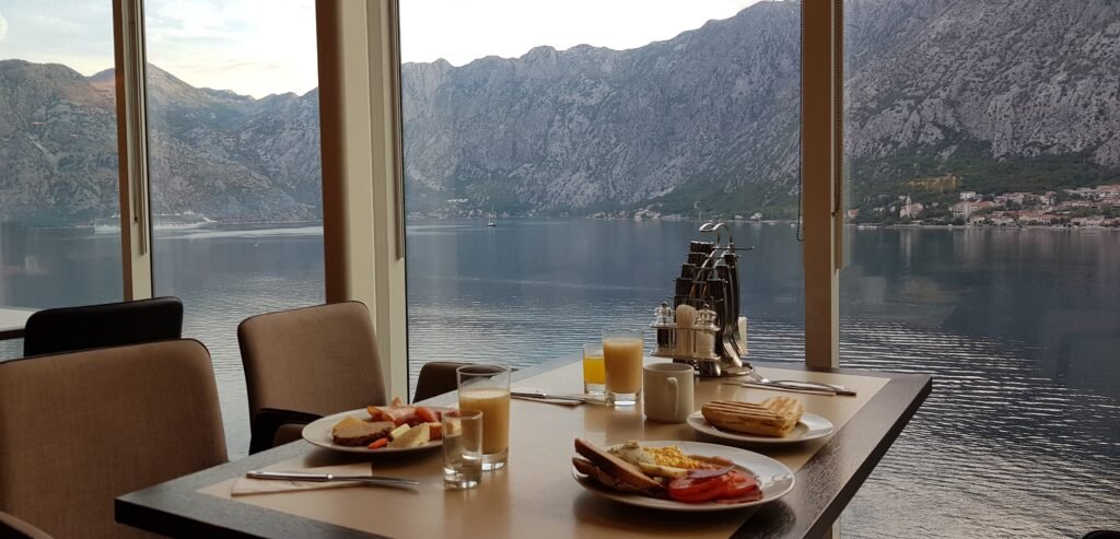 Frühstück in der Bucht von Kotor