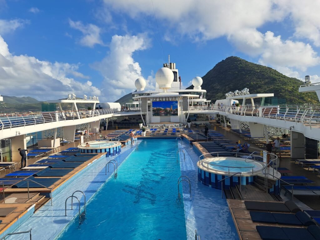 Mein Schiff 2 vor St. Maarten