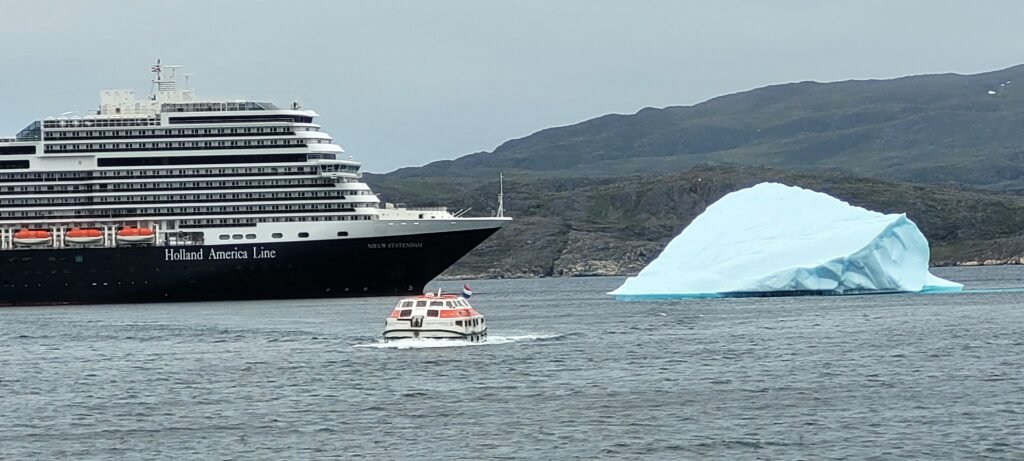 Die Nieuw Statendam in Qarqatoq, Grönland