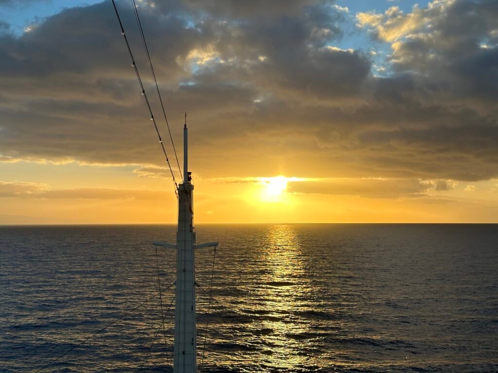Die schönsten Sonnenuntergänge sieht man auf dem Meer
