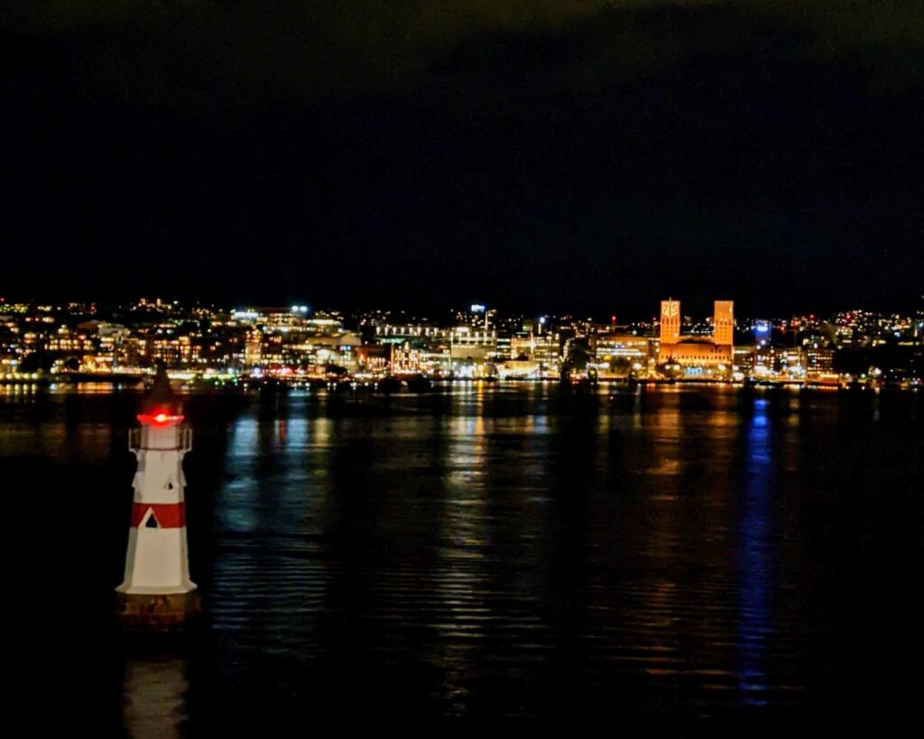 Einlaufen Oslo bei Nacht