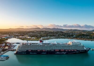 mein-schiff1-in-antigua-foto-tui-cruises